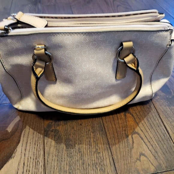 Guess - Picture 12 of 16